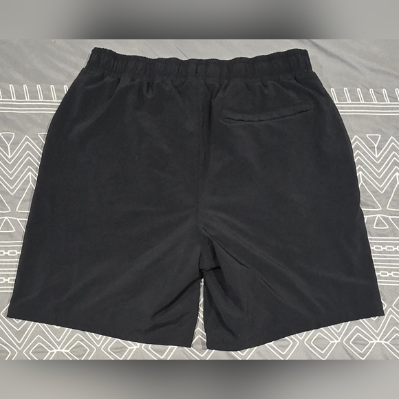 Beyond Yoga Men's Black Performance Shorts Size Small - Picture 2 of 5